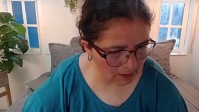 Snapshot of Linda_banks_ chatting on 11.25.25 Linda banks online show from 11.25.25