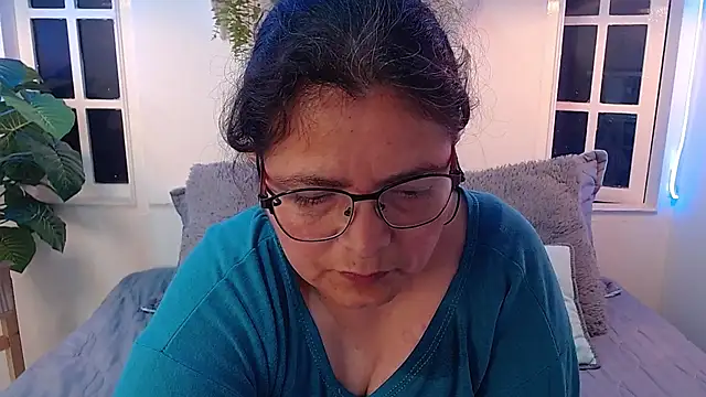 Snapshot of Linda_banks_ chatting on 11.26.25 Linda banks online show from 11.26.25