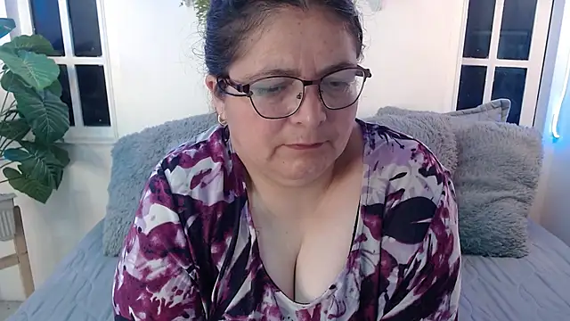 Snapshot of Linda_banks_ chatting on 11.27.25 Linda banks online show from 11.27.25