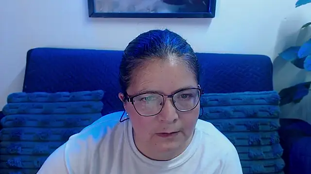 Snapshot of Linda_banks_ chatting on 12.18.25 Linda banks online show from 12.18.25