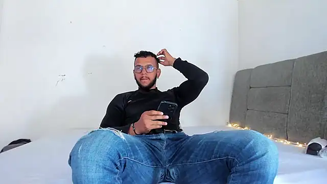 Snapshot of Edy_coltt chatting on 09.25.25 Edy coltt online show from 09.25.25