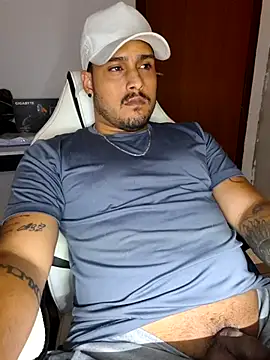 Snapshot of Mineirinhoot chatting on 12.18.25 Mineirinhoot online show from 12.18.25