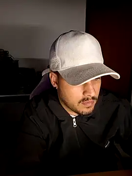 Snapshot of Mineirinhoot chatting on 12.20.25 Mineirinhoot online show from 12.20.25