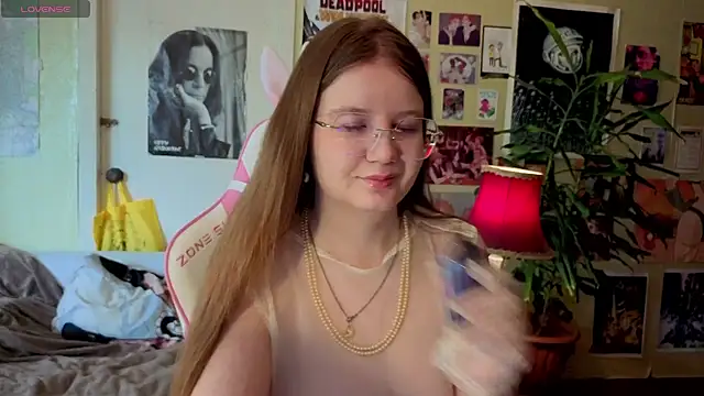 Sienna-Cow online show from 09.19.25