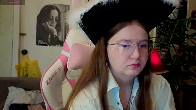 Sienna-Cow online show from 10.08.25