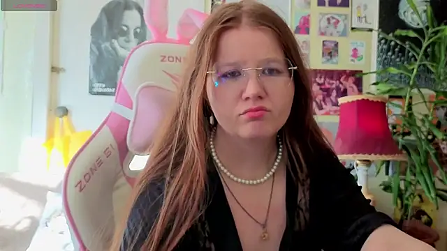 Sienna-Cow online show from 10.12.25