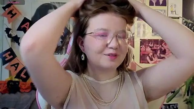 Sienna-Cow online show from 10.29.25