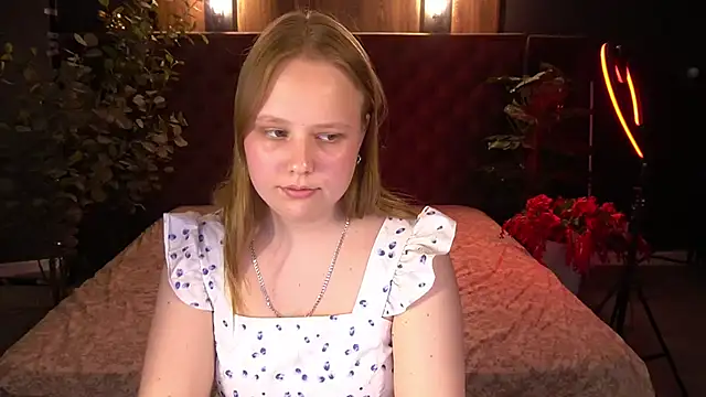 Snapshot of CrystallPaws chatting on 06.09.26 CrystallPaws online show from 06.09.26