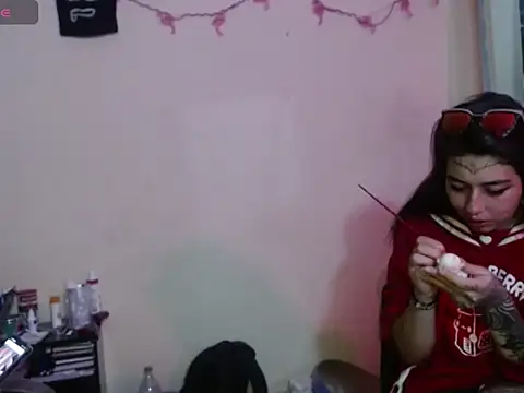 Snapshot of saenzjulieta1 chatting on 09.27.25 saenzjulieta1 online show from 09.27.25