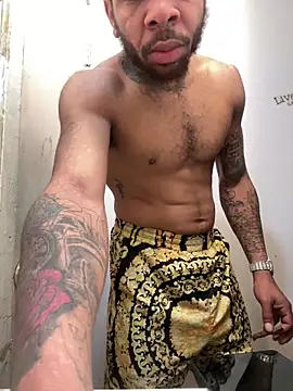 Snapshot of 1mistaGoodWood chatting on 12.20.25 1mistaGoodWood online show from 12.20.25