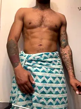 Snapshot of 1mistaGoodWood chatting on 12.21.25 1mistaGoodWood online show from 12.21.25