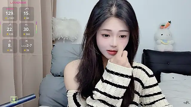 Snapshot of CeeKie chatting on 11.06.25 CeeKie online show from 11.06.25