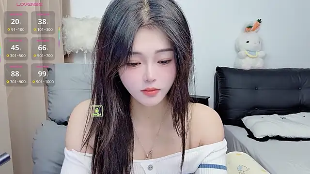 Snapshot of CeeKie chatting on 11.19.25 CeeKie online show from 11.19.25