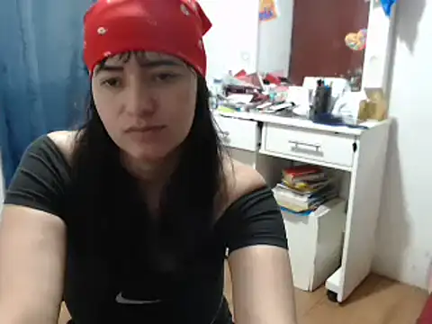 annie clark2 online show from 12.10.24