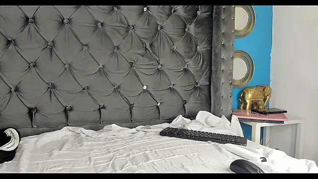 Snapshot of bxby_dolls chatting on 10.10.25 bxby dolls online show from 10.10.25