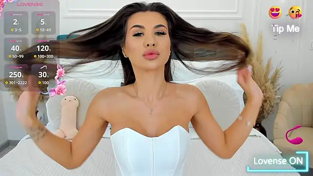 Snapshot of MonCarla chatting on 11.28.25 MonCarla online show from 11.28.25