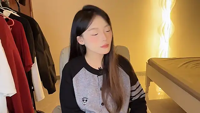 Snapshot of Robin-o3 chatting on 10.11.25 Robin-o3 online show from 10.11.25