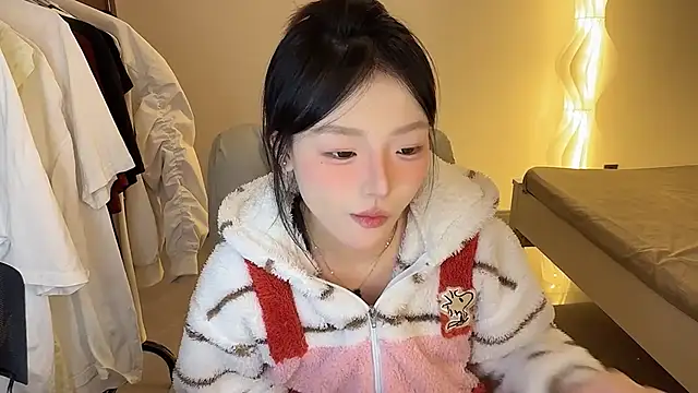 Snapshot of Robin-o3 chatting on 10.19.25 Robin-o3 online show from 10.19.25