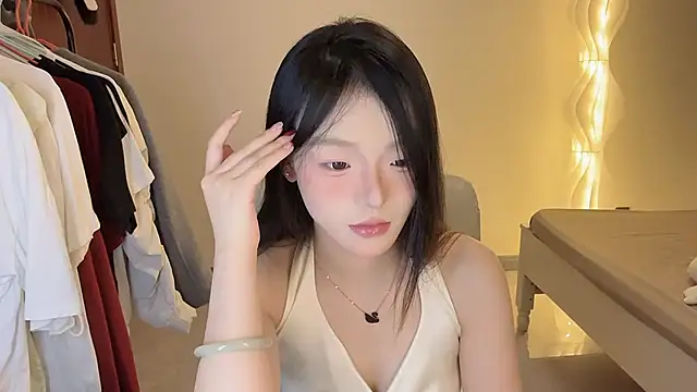 Snapshot of Robin-o3 chatting on 10.31.25 Robin-o3 online show from 10.31.25