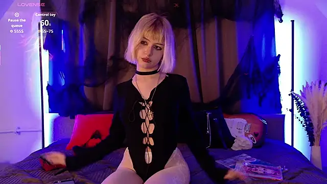 Snapshot of LiyaLuna chatting on 09.12.25 LiyaLuna online show from 09.12.25