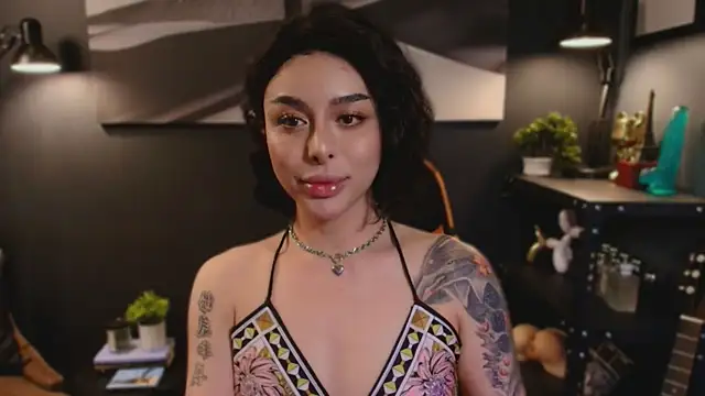 Snapshot of LUNACOCKSLAYER chatting on 10.11.25 LUNACOCKSLAYER online show from 10.11.25