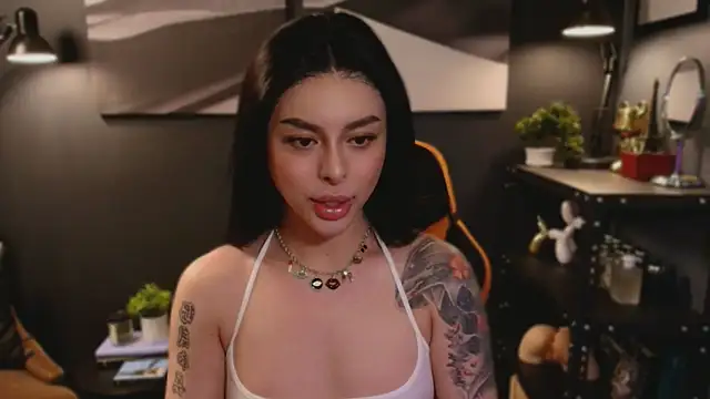 Snapshot of LUNACOCKSLAYER chatting on 10.14.25 LUNACOCKSLAYER online show from 10.14.25