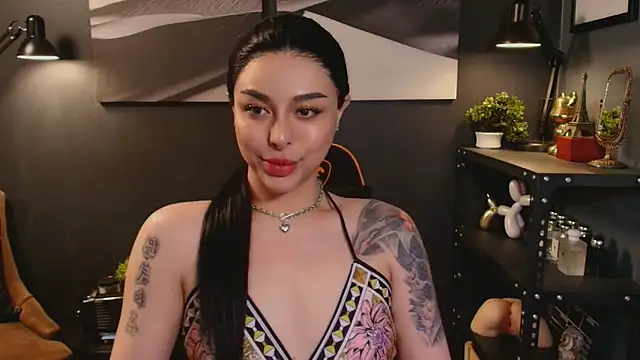 Snapshot of LUNACOCKSLAYER chatting on 10.17.25 LUNACOCKSLAYER online show from 10.17.25