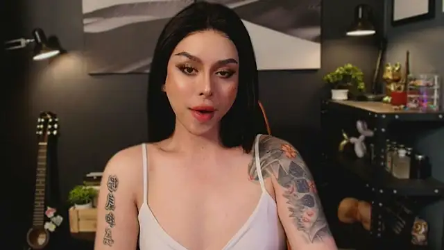 Snapshot of LUNACOCKSLAYER chatting on 10.25.25 LUNACOCKSLAYER online show from 10.25.25