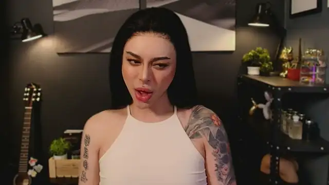 Snapshot of LUNACOCKSLAYER chatting on 10.28.25 LUNACOCKSLAYER online show from 10.28.25