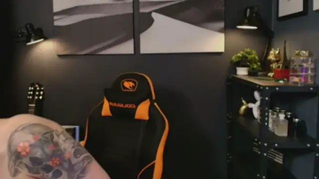 Snapshot of LUNACOCKSLAYER chatting on 10.31.25 LUNACOCKSLAYER online show from 10.31.25