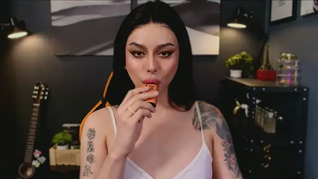 Snapshot of LUNACOCKSLAYER chatting on 11.09.25 LUNACOCKSLAYER online show from 11.09.25