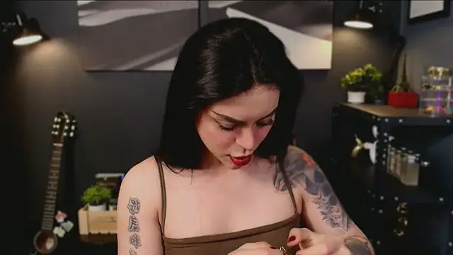 Snapshot of LUNACOCKSLAYER chatting on 11.11.25 LUNACOCKSLAYER online show from 11.11.25