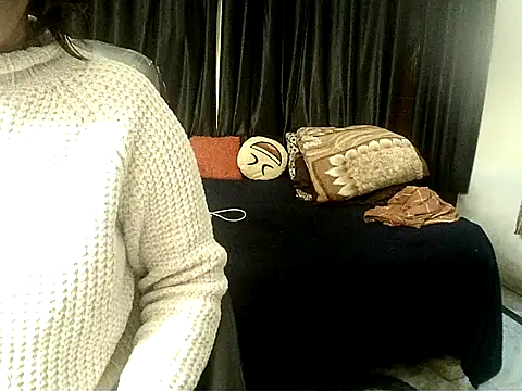 Snapshot of Anaconda-Mall chatting on 12.17.25 Anaconda-Mall online show from 12.17.25