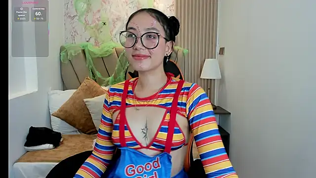 Snapshot of Yuna__Min chatting on 10.17.25 Yuna  Min online show from 10.17.25