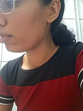 Snapshot of RavenShyfit chatting on 11.08.25 RavenShyfit online show from 11.08.25