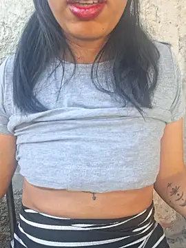 Snapshot of RavenShyfit chatting on 11.18.25 RavenShyfit online show from 11.18.25