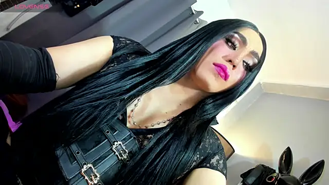 Snapshot of MagnaCumLoader17 chatting on 10.18.25 MagnaCumLoader17 online show from 10.18.25