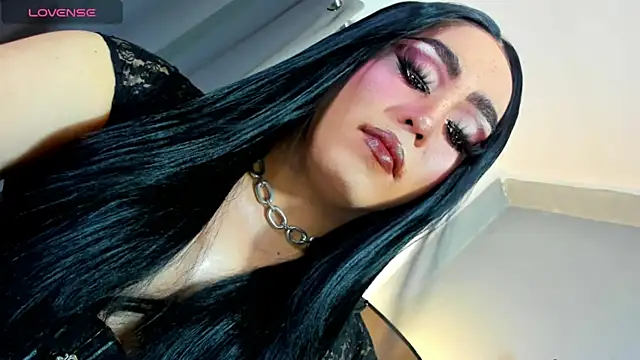 Snapshot of MagnaCumLoader17 chatting on 10.27.25 MagnaCumLoader17 online show from 10.27.25