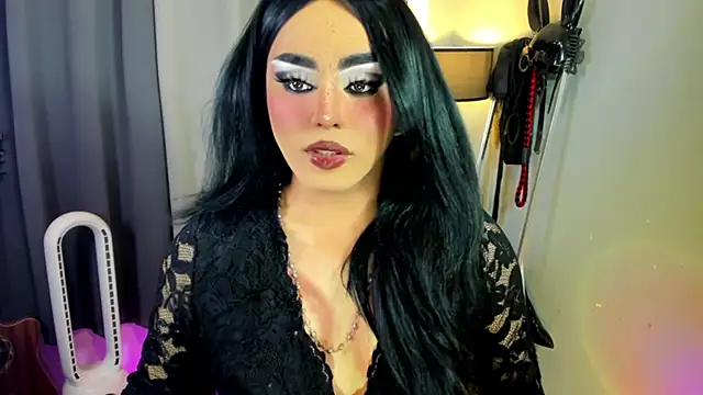 Snapshot of MagnaCumLoader17 chatting on 11.20.25 MagnaCumLoader17 online show from 11.20.25