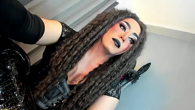 Snapshot of MagnaCumLoader17 chatting on 11.28.25 MagnaCumLoader17 online show from 11.28.25