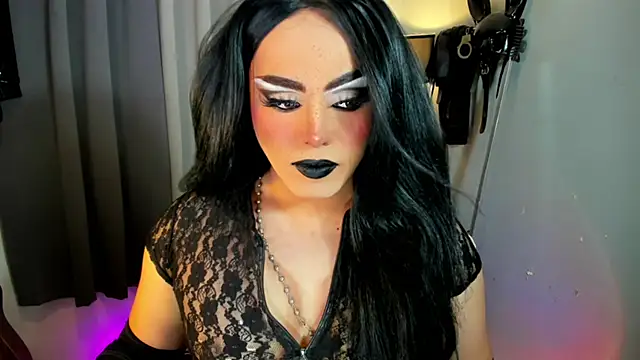 Snapshot of MagnaCumLoader17 chatting on 12.18.25 MagnaCumLoader17 online show from 12.18.25