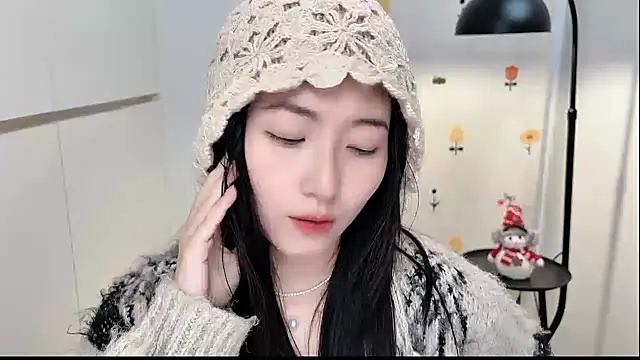 Snapshot of Rosalind_xixi chatting on 12.16.25 Rosalind xixi online show from 12.16.25