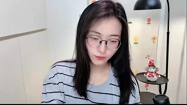 Snapshot of Rosalind_xixi chatting on 12.17.25 Rosalind xixi online show from 12.17.25