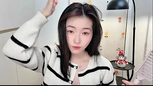 Snapshot of Rosalind_xixi chatting on 12.19.25 Rosalind xixi online show from 12.19.25