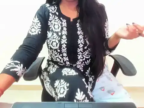 Hina Chaudhary online show from 03.12.26