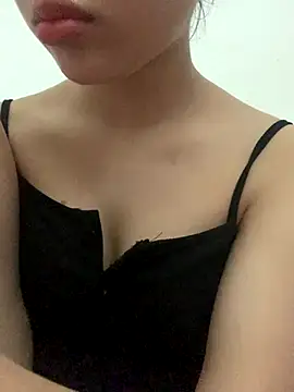 Snapshot of Nguyenha11 chatting on 09.28.25 Nguyenha11 online show from 09.28.25