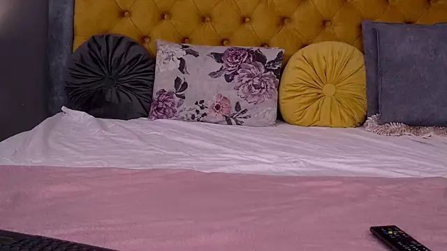 Jessica White  online show from 02.11.26