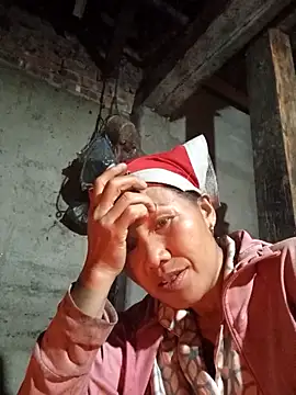 Snapshot of TinTin321 chatting on 10.25.25 TinTin321 online show from 10.25.25