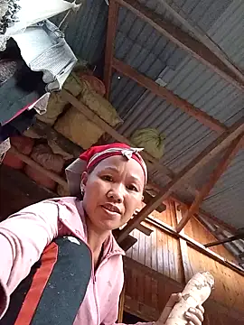 Snapshot of TinTin321 chatting on 10.28.25 TinTin321 online show from 10.28.25