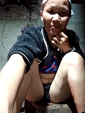 Snapshot of TinTin321 chatting on 11.04.25 TinTin321 online show from 11.04.25